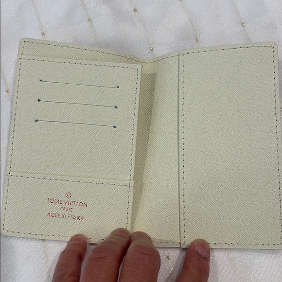 🌼PASSPORT HOLDER 🌼 - Picture 2 of 2